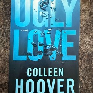 Ugly Love by Colleen Hoover Paperback